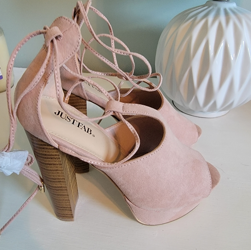 Just Fab Block heels never worn beautiful blush color